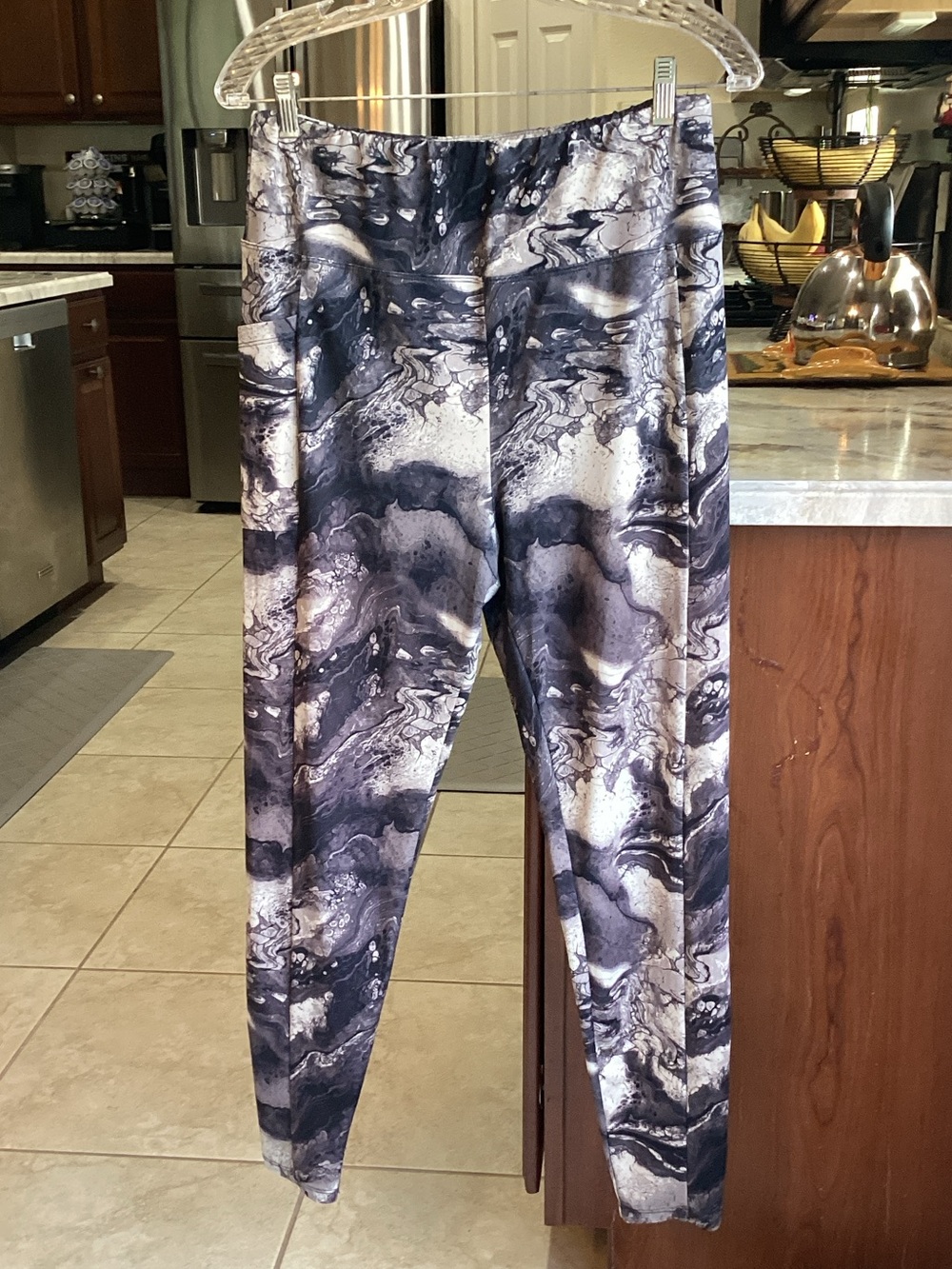 Zone Pro Black and Cream Marble-Effect Leggings